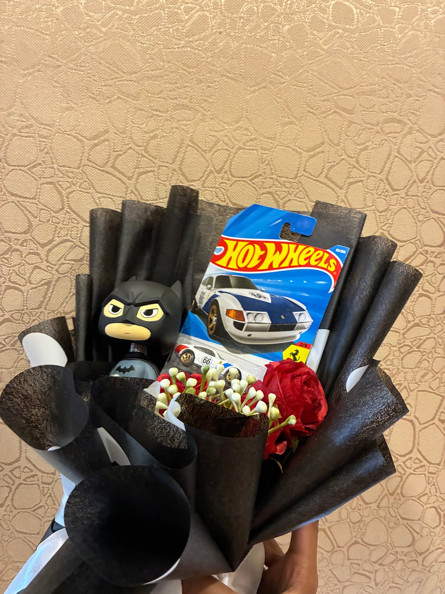 Ferrari 365 GTB4 Competizione Hot Wheels Bouquet – Dark Knight Vibes Only