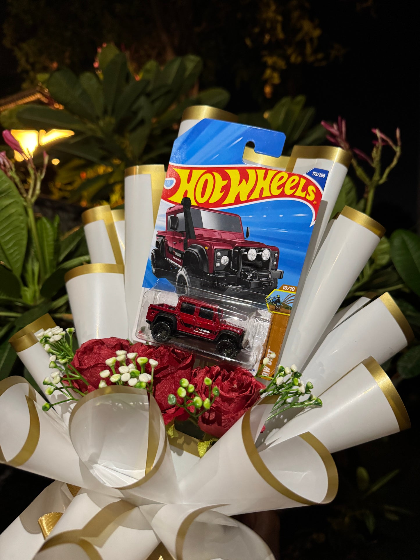 Land Rover Defender Hot Wheels Premium Bouquet – Rarest Beast