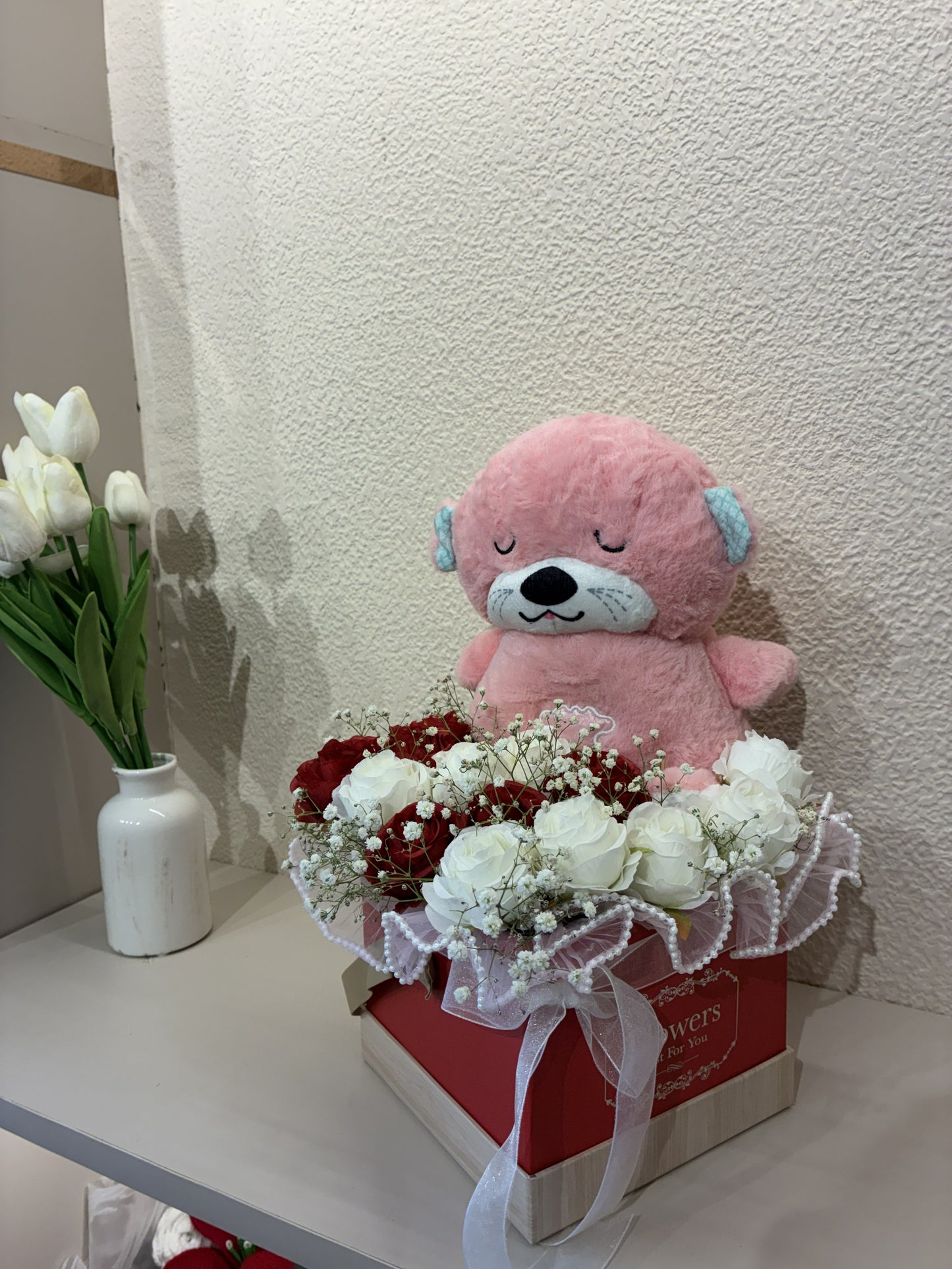 Breathing Teddy Rose Gift Hamper – Heartfelt Surprises