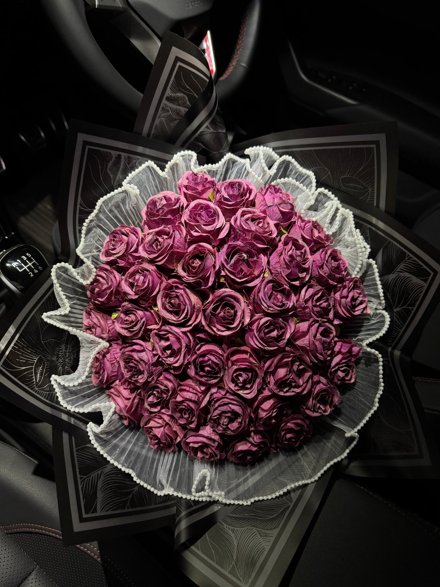 Premium Dusty Purple Rose Bouquet – Crafted for a Taste of Luxury