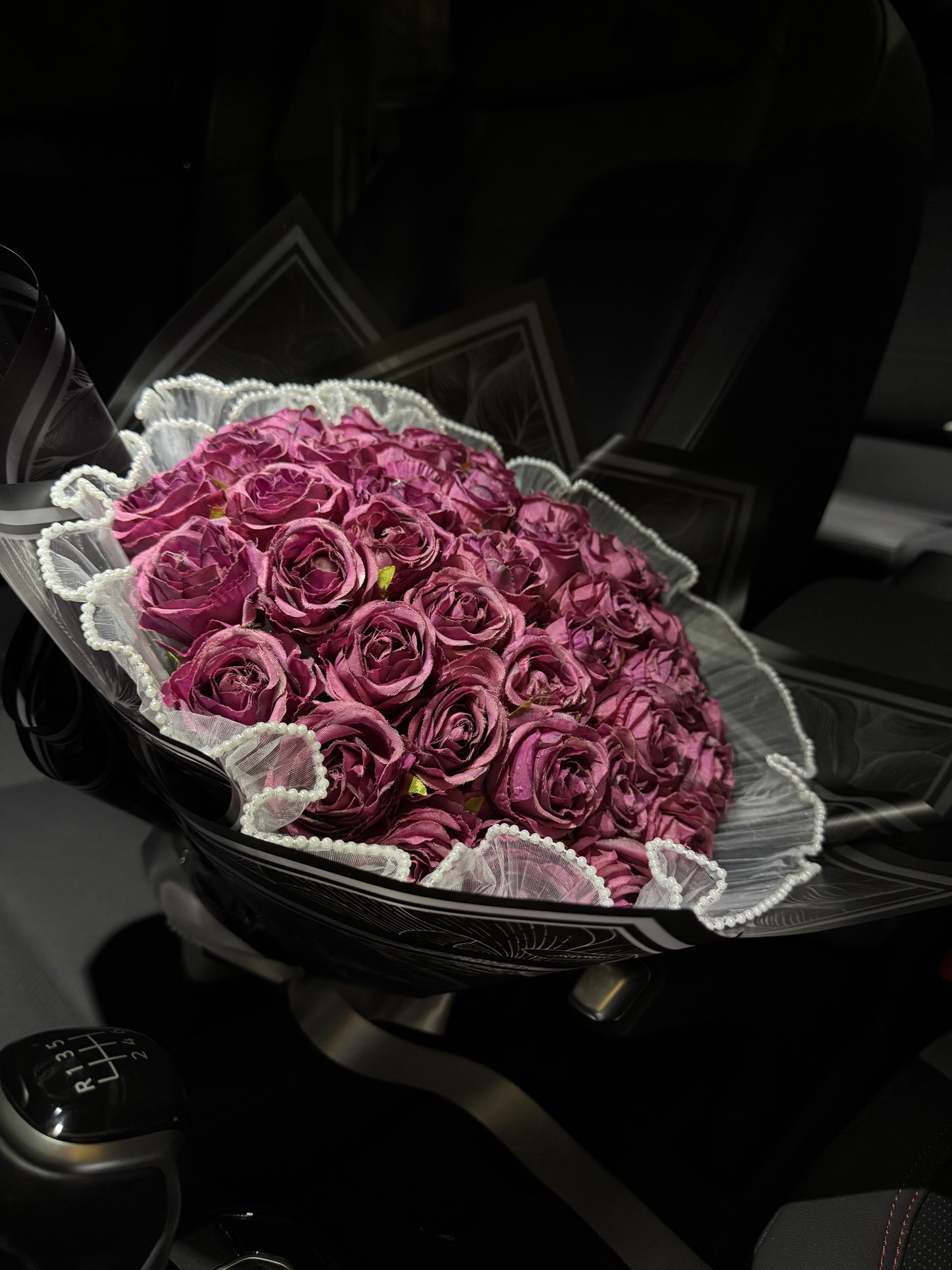 Premium Dusty Purple Rose Bouquet – Crafted for a Taste of Luxury
