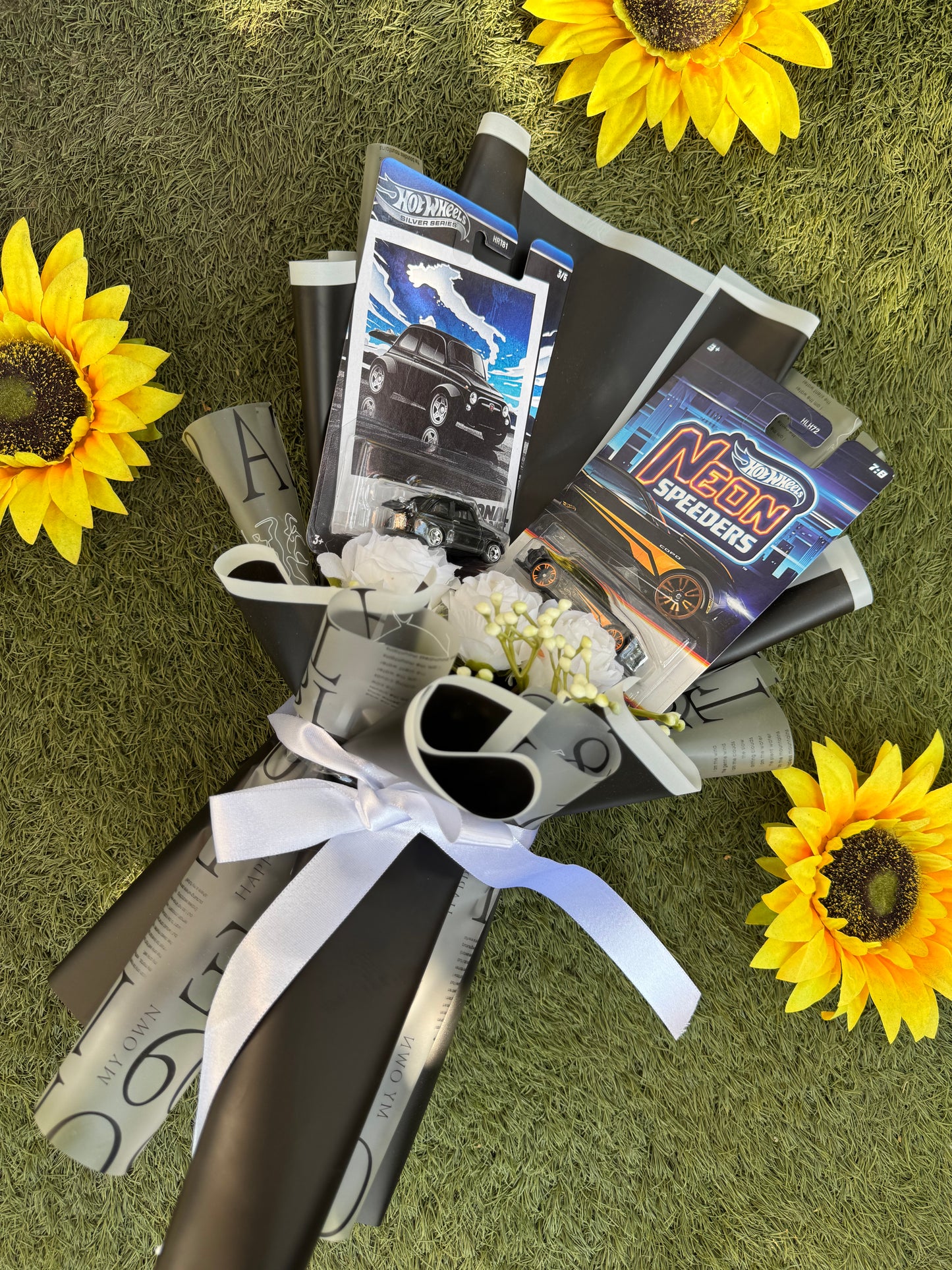 Limited Edition Hot Wheels Bouquet – A Duo Crafted for True Car Enthusiasts