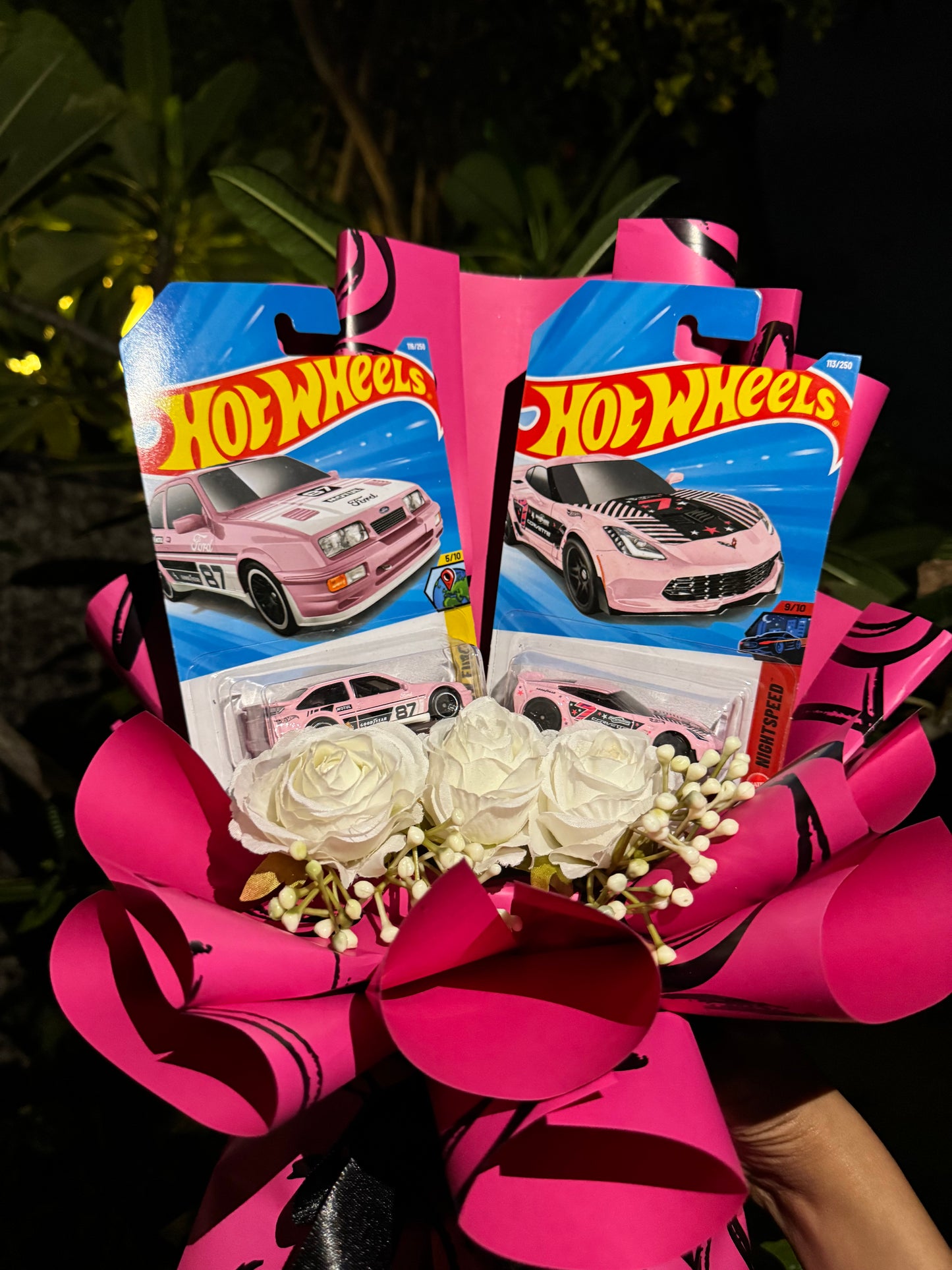 Ford Sierra Cosworth ’87 & Corvette C7 Z06  Hot Wheels Bouquet – Ultimate Automotive Combo