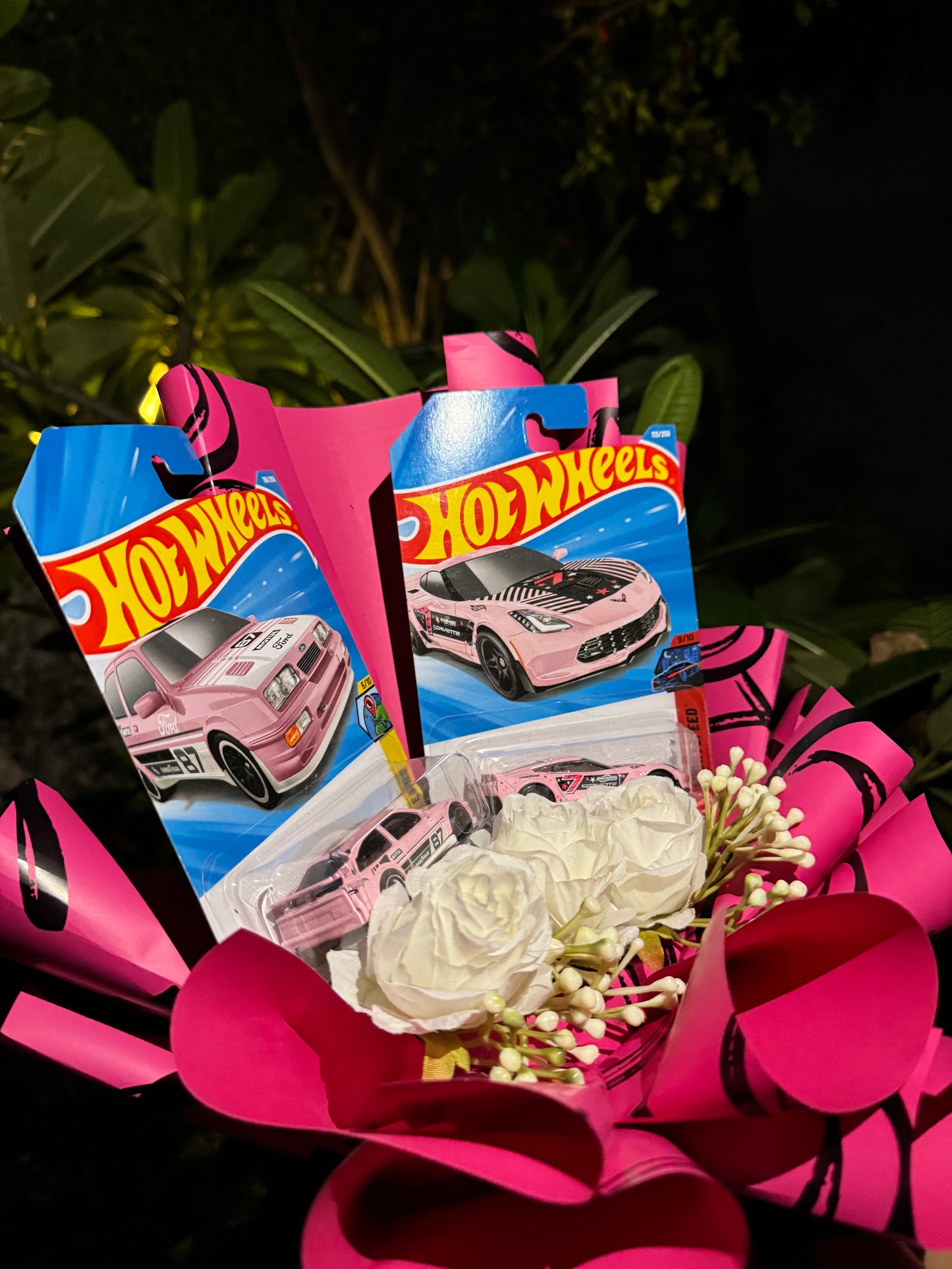 Ford Sierra Cosworth ’87 & Corvette C7 Z06  Hot Wheels Bouquet – Ultimate Automotive Combo