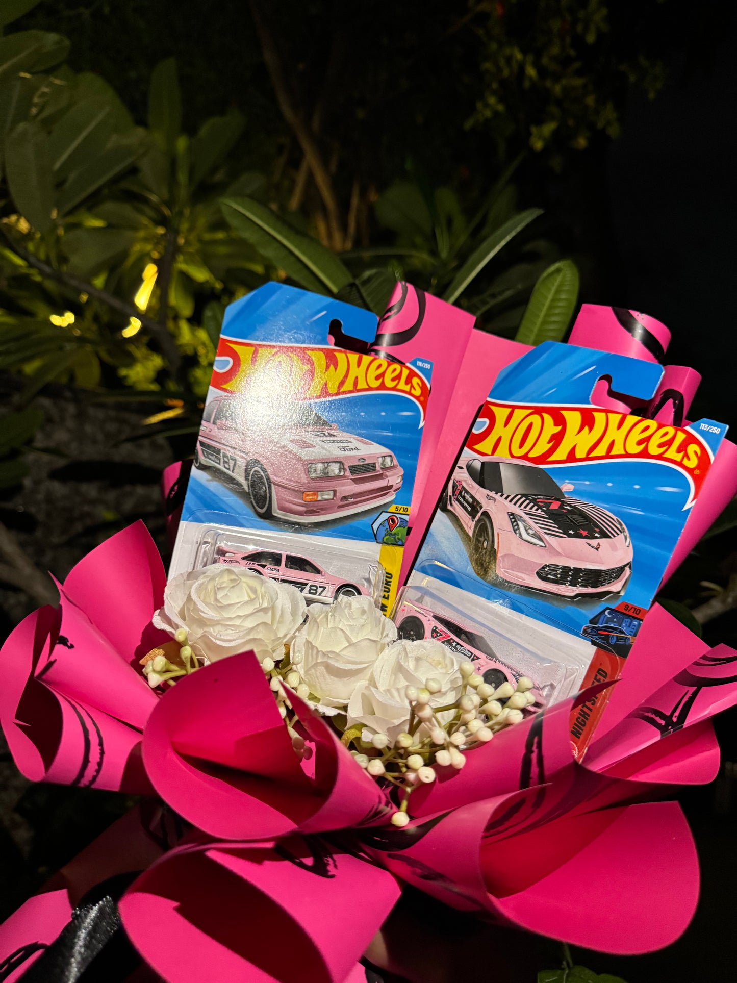 Ford Sierra Cosworth ’87 & Corvette C7 Z06  Hot Wheels Bouquet – Ultimate Automotive Combo